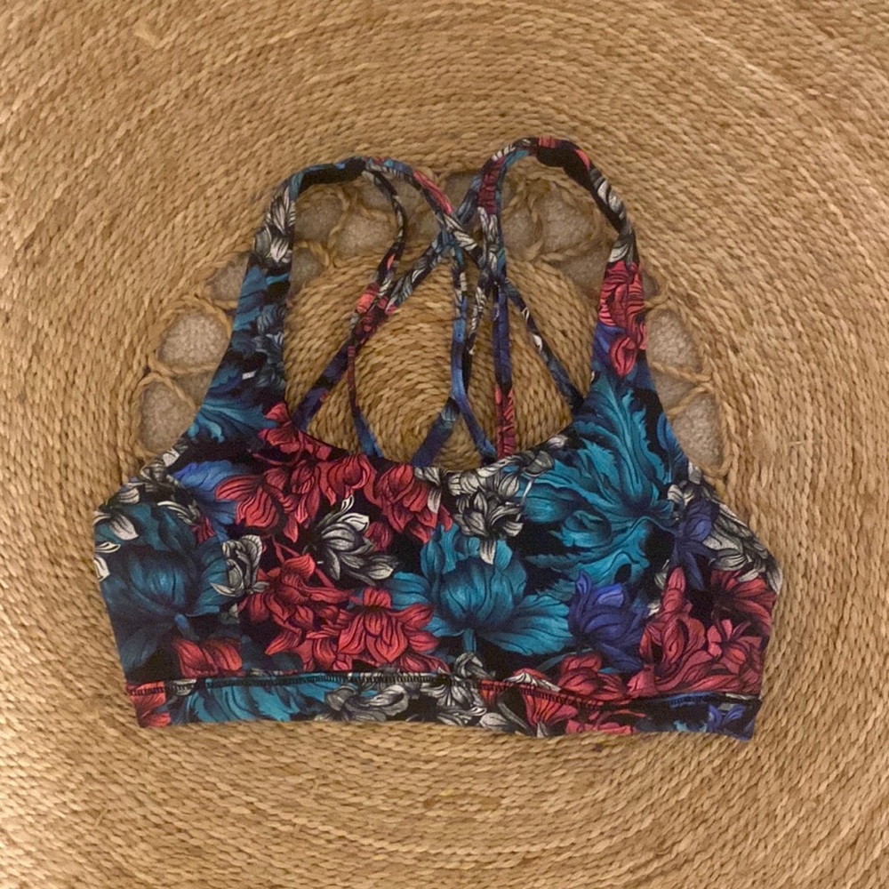 Lululemon free to be Sports Bra
